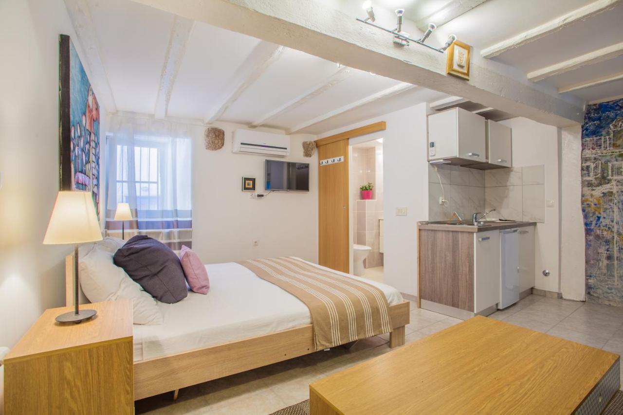 Honey Art Apartment Cres Esterno foto