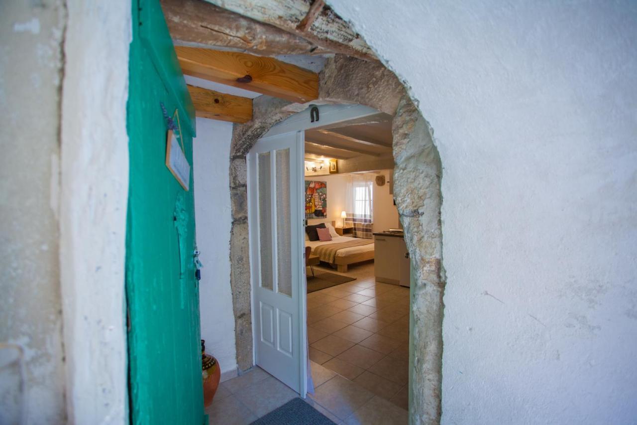 Honey Art Apartment Cres Esterno foto